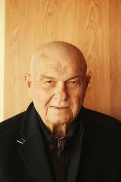 數據分析師正在查看走勢資料